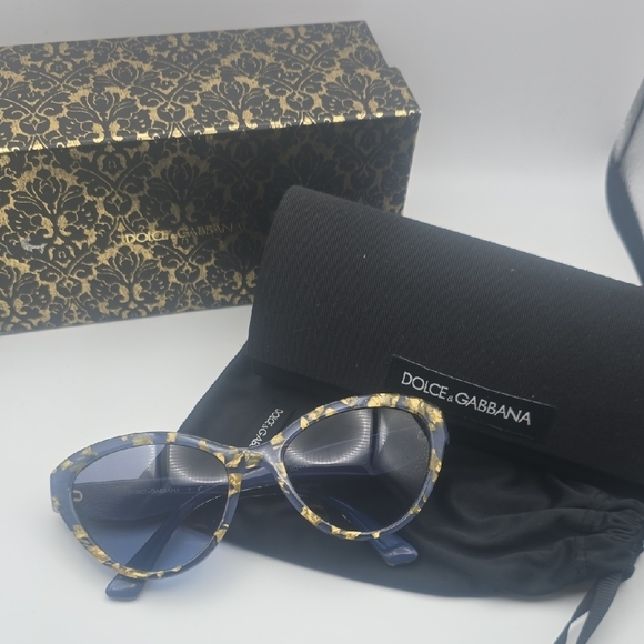 Dolce & Gabbana Blue W/ Gold Flower Cat Eye Sunnies (NWT)(FULL INCLUSION)✨️💙✨️ - Picture 3 of 12